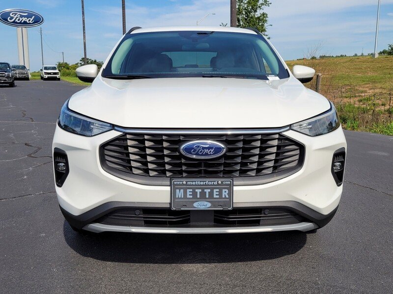 Used 2024 Ford Escape SE FWD image 2