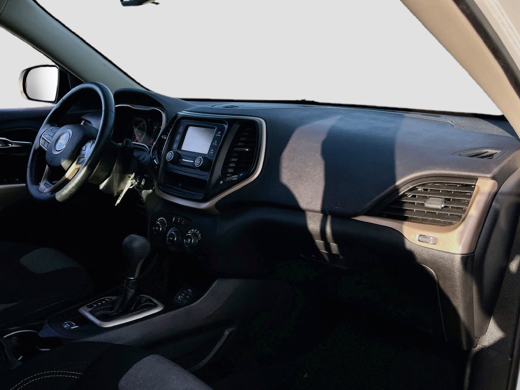 Used 2017 Jeep Cherokee Sport FWD image 25