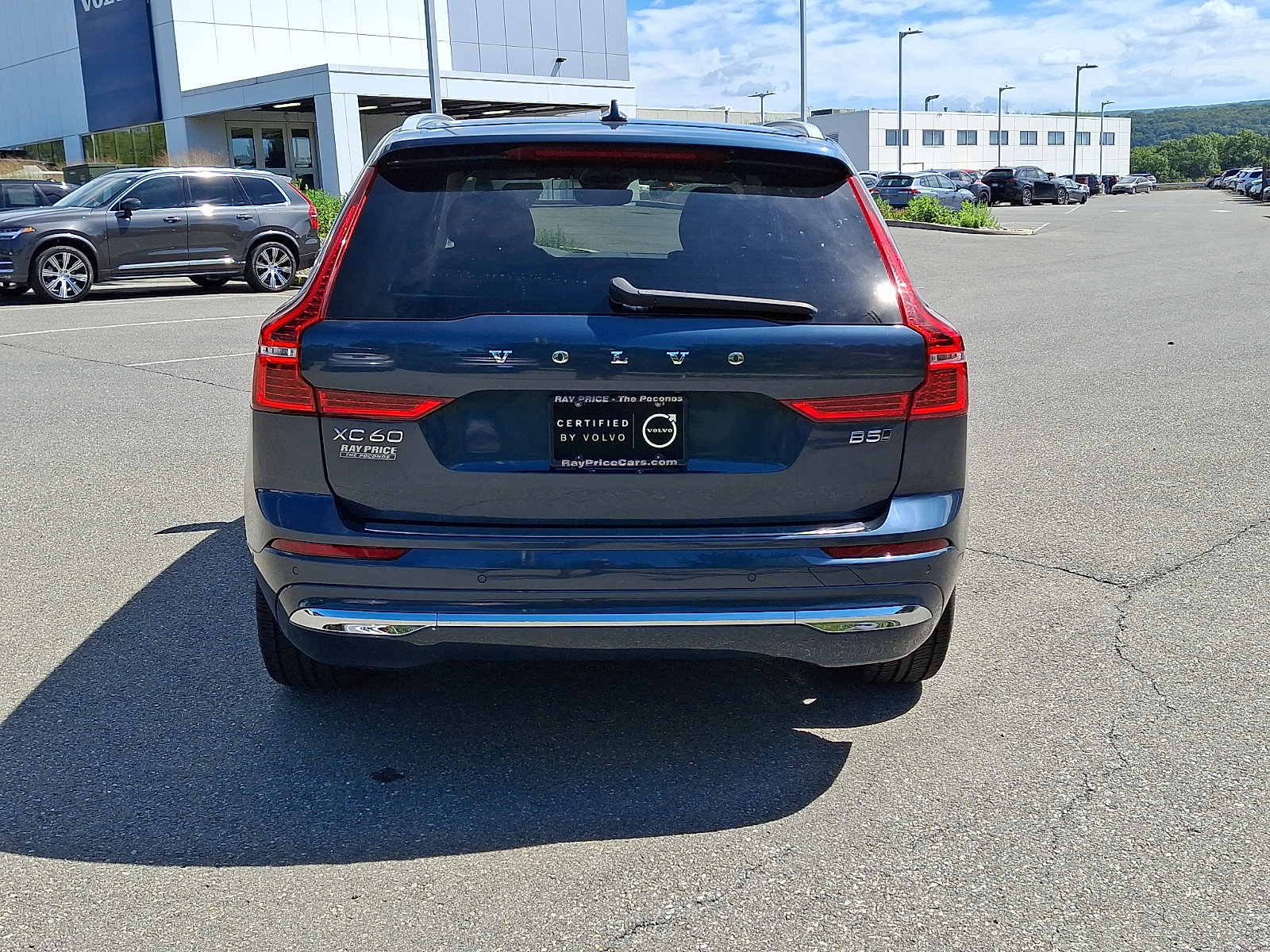 Certified 2023 Volvo XC60 B5 Plus w/ Climate Package AWD/4WD image 6