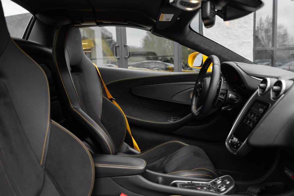 Used 2019 McLaren 570S Spider RWD image 23