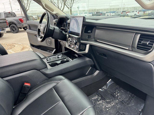 Certified 2024 Ford Expedition XLT image 40
