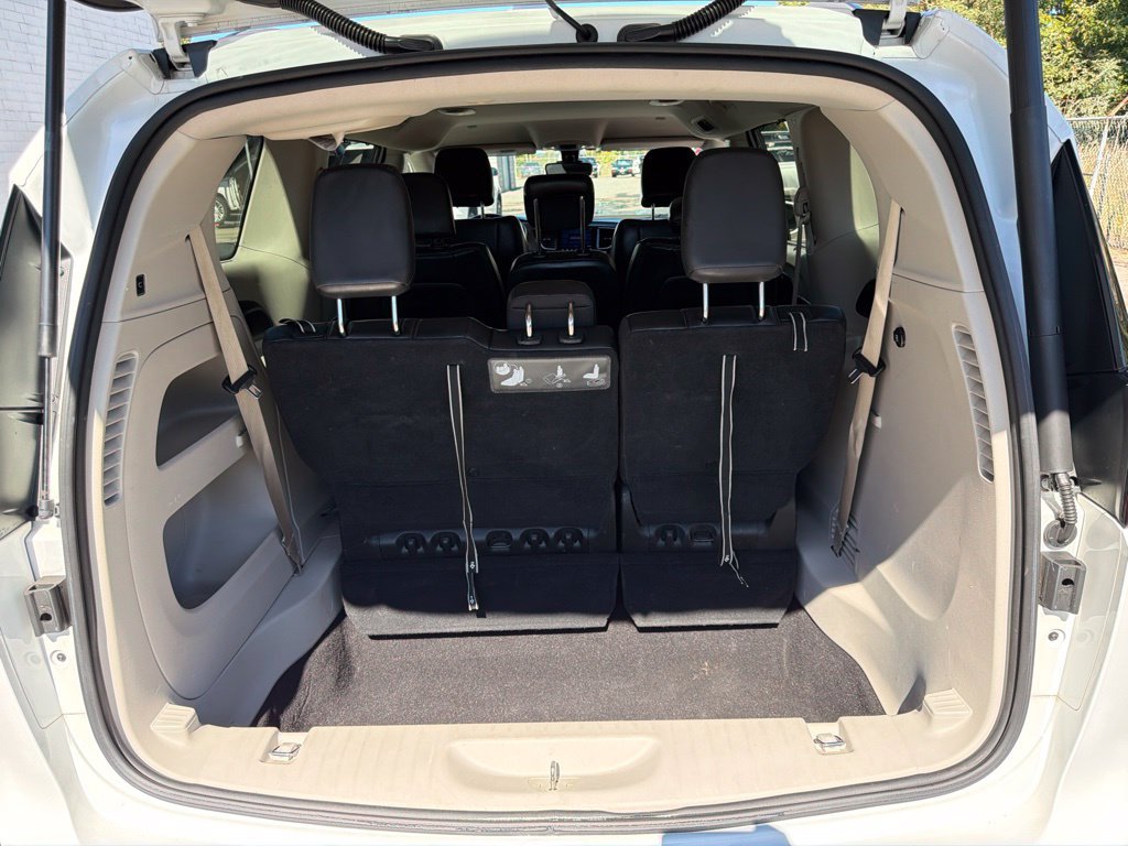 Used 2017 Chrysler Pacifica Touring-L FWD image 17