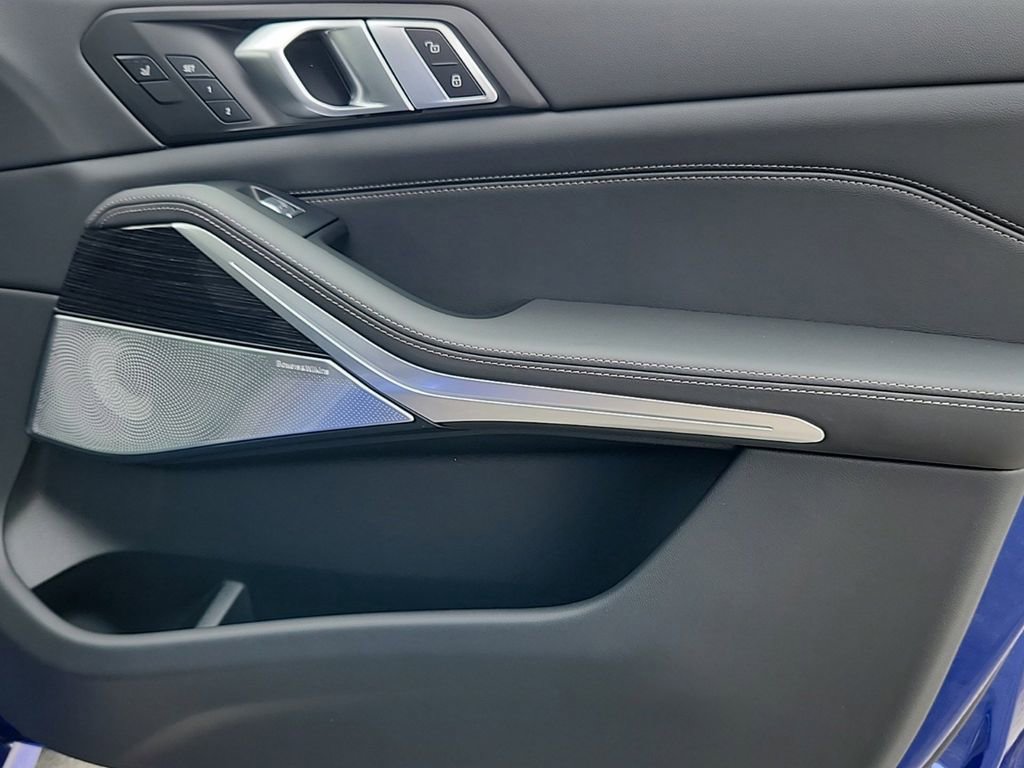 Used 2025 BMW X7 M60i image 22