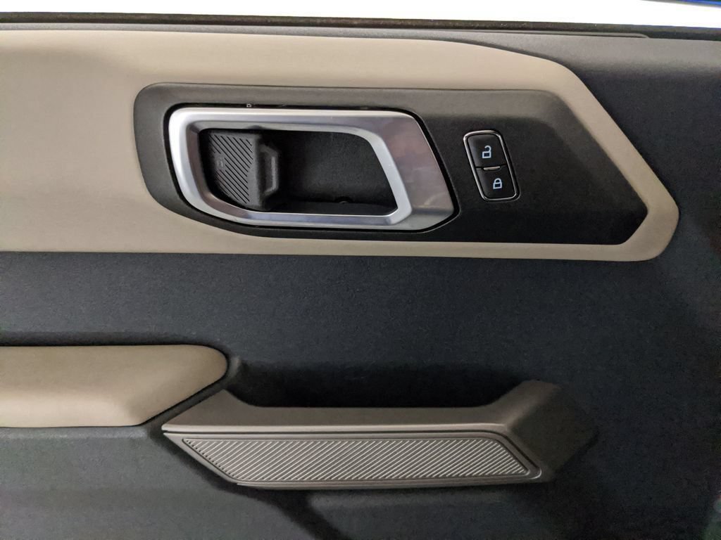 Certified 2022 Ford Bronco Wildtrak AWD/4WD image 18