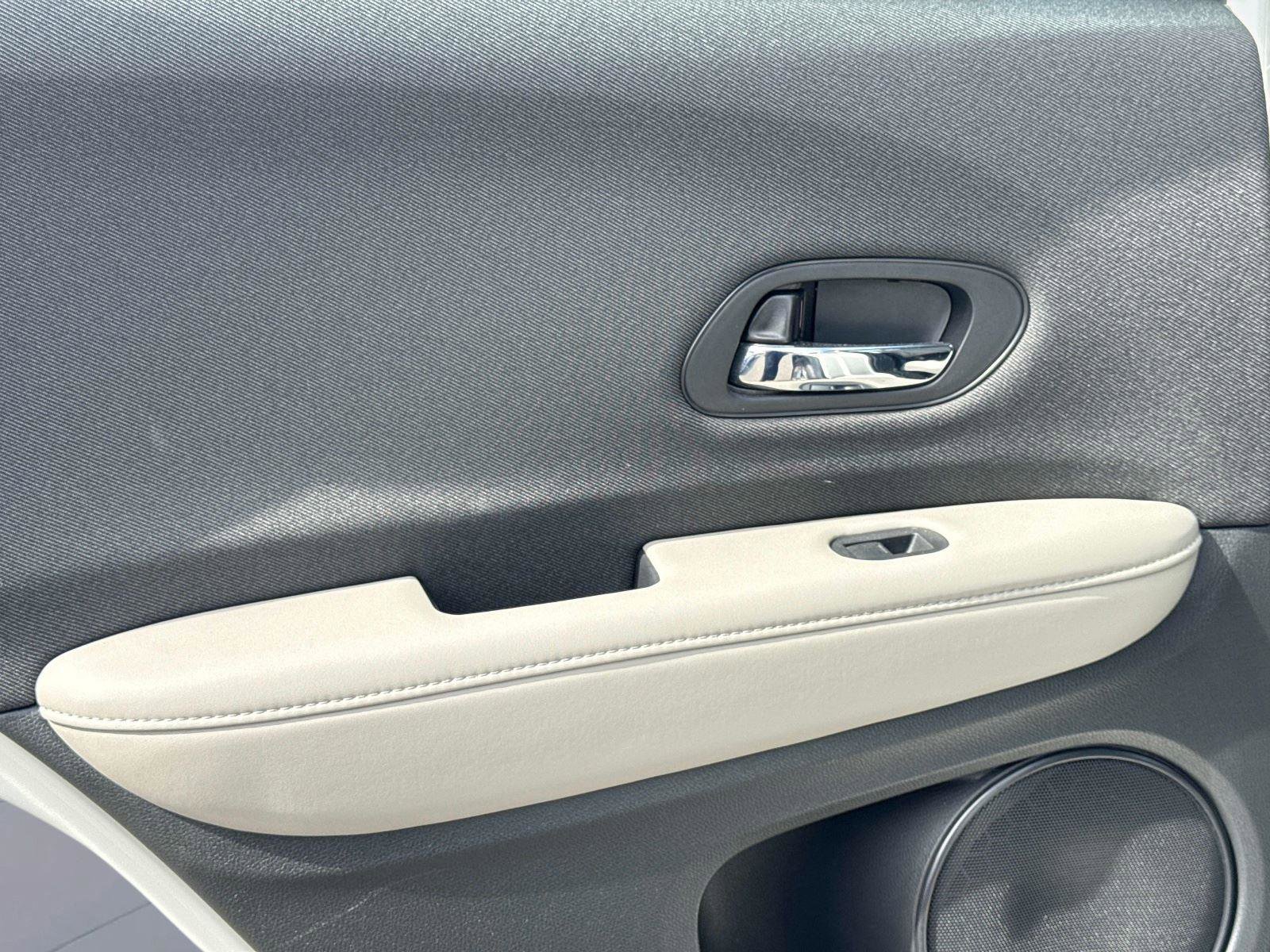 Certified 2022 Honda HR-V LX image 13