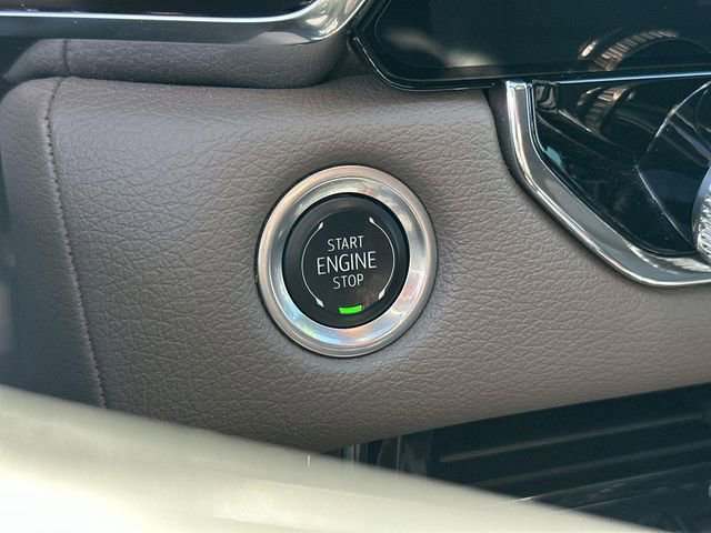 Used 2024 GMC Canyon Denali image 16