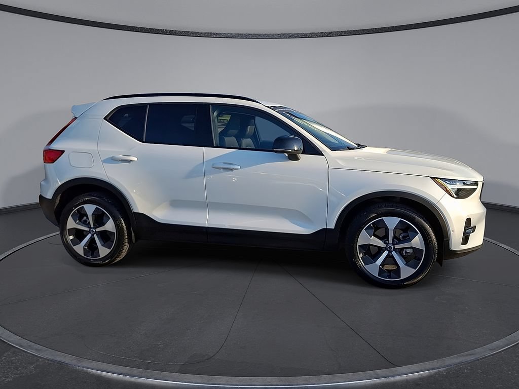 Certified 2026 Volvo XC40 B5 Plus AWD/4WD image 6