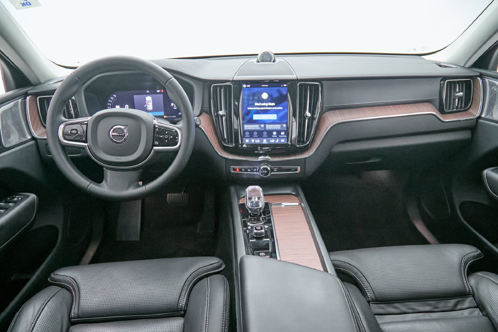 Certified 2023 Volvo XC60 B6 Ultimate w/ Climate Package AWD/4WD image 27