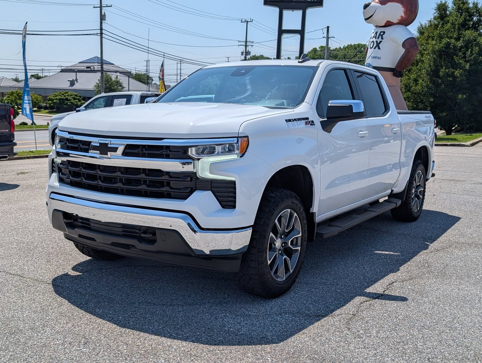 Used 2023 Chevrolet Silverado 1500 LT AWD/4WD image 7