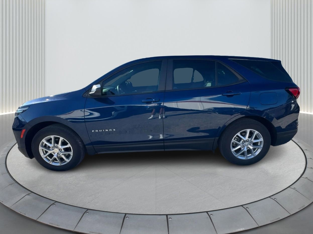 Used 2023 Chevrolet Equinox LS image 9