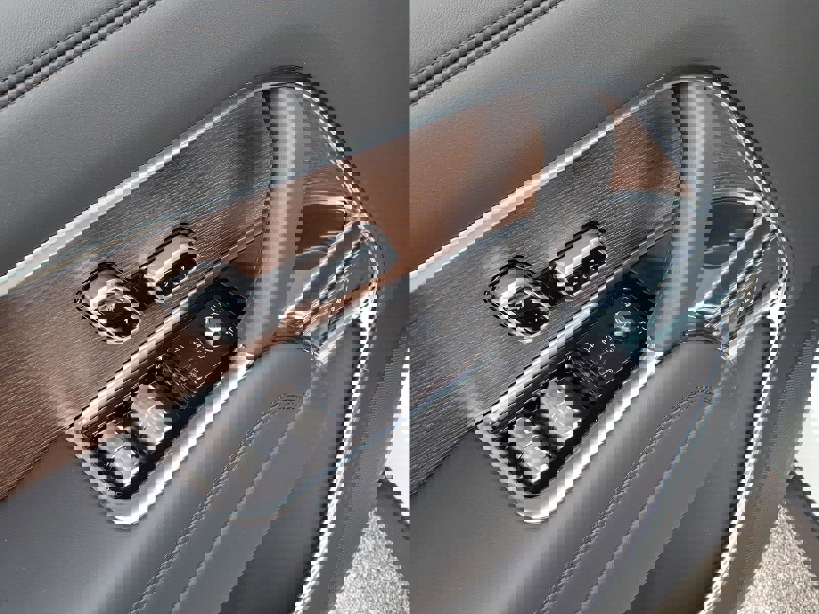 New 2026 Land Rover Range Rover SE image 11