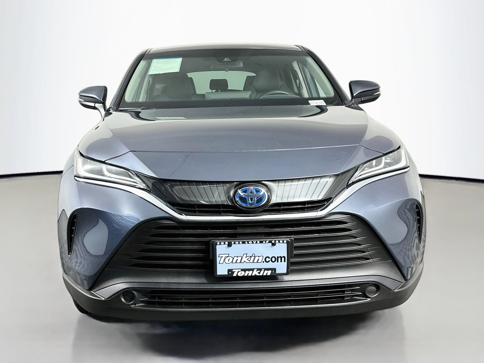 Used 2024 Toyota Venza LE AWD/4WD image 2