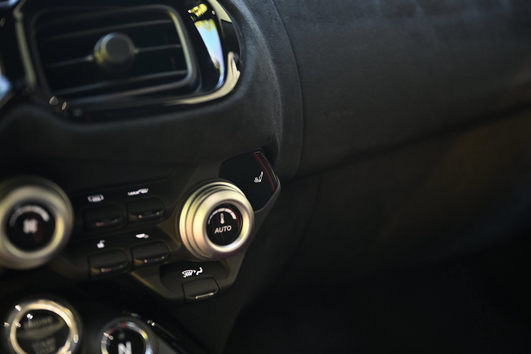Used 2020 Aston Martin V8 Vantage Coupe RWD image 34
