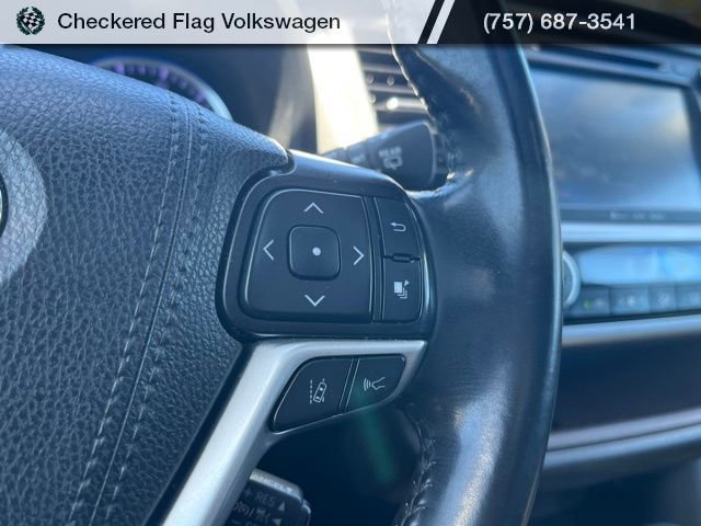 Used 2019 Toyota Highlander XLE AWD/4WD image 39