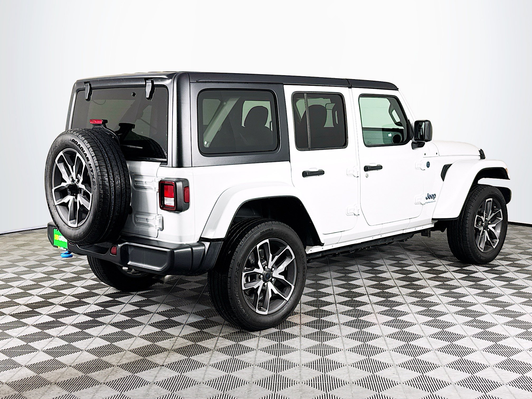Used 2024 Jeep Wrangler Unlimited AWD/4WD image 10