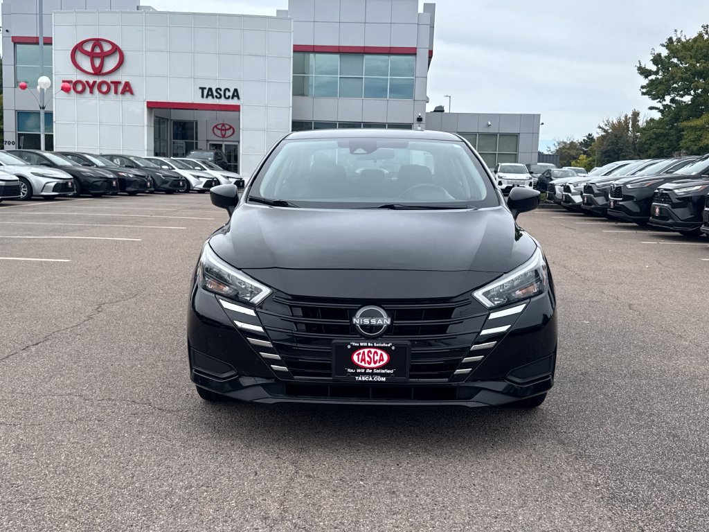Used 2025 Nissan Versa SV FWD image 2