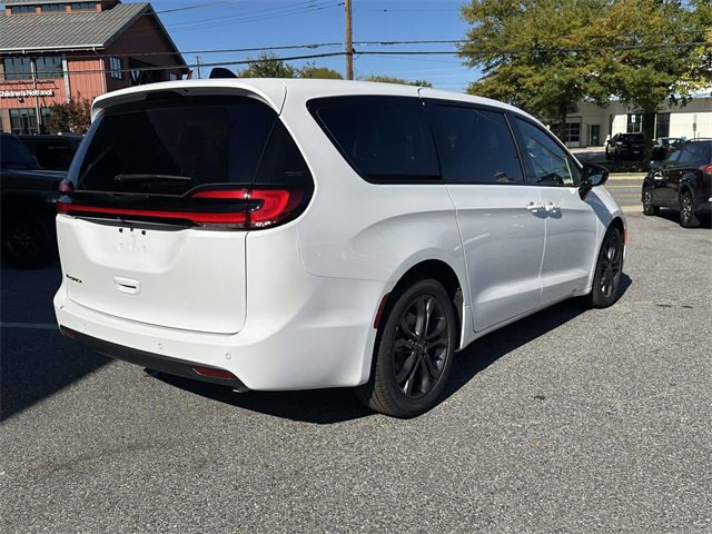 New 2026 Chrysler Pacifica Select image 30