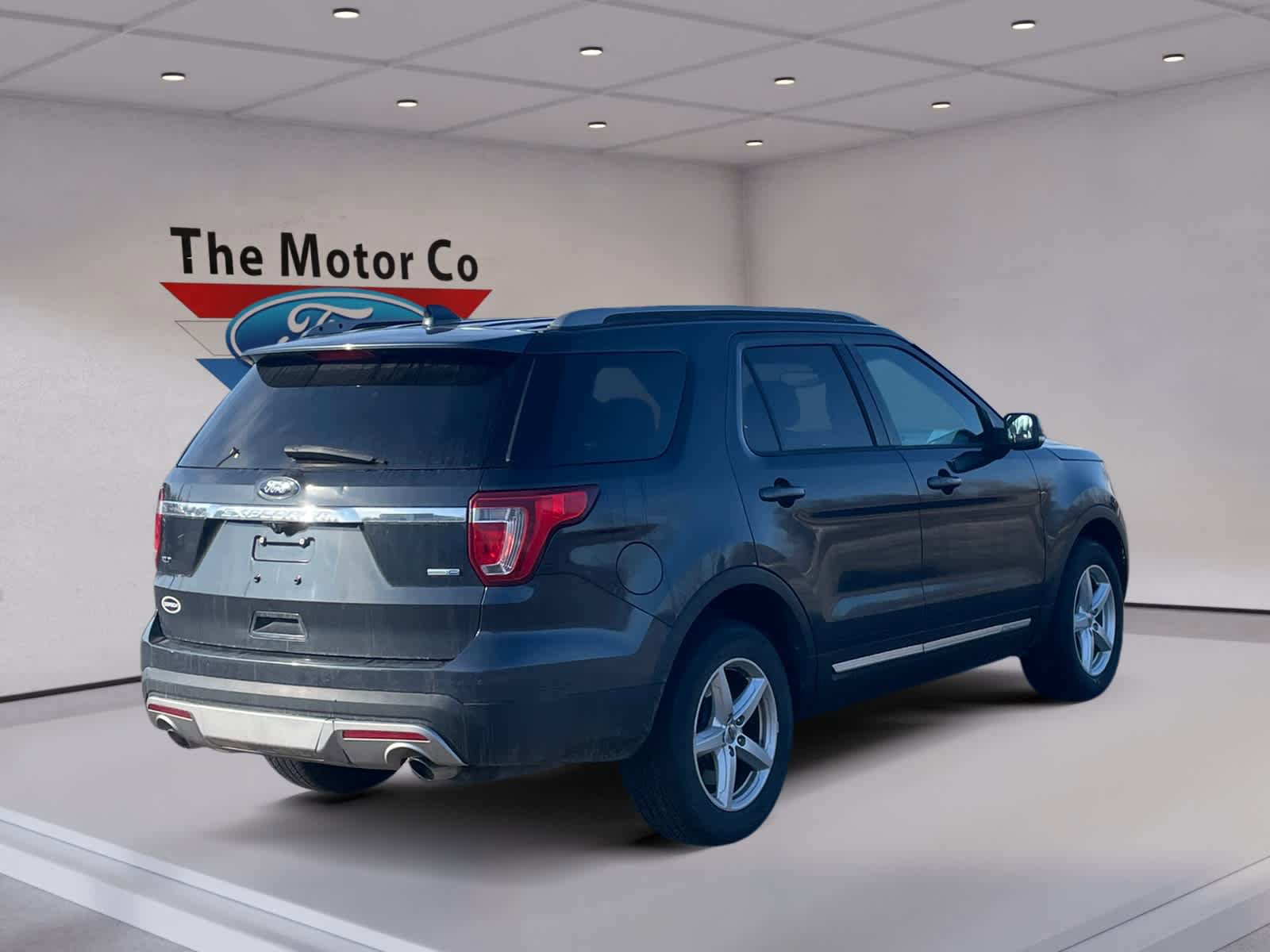 Certified 2017 Ford Explorer XLT w/ Equipment Group 202A image 5