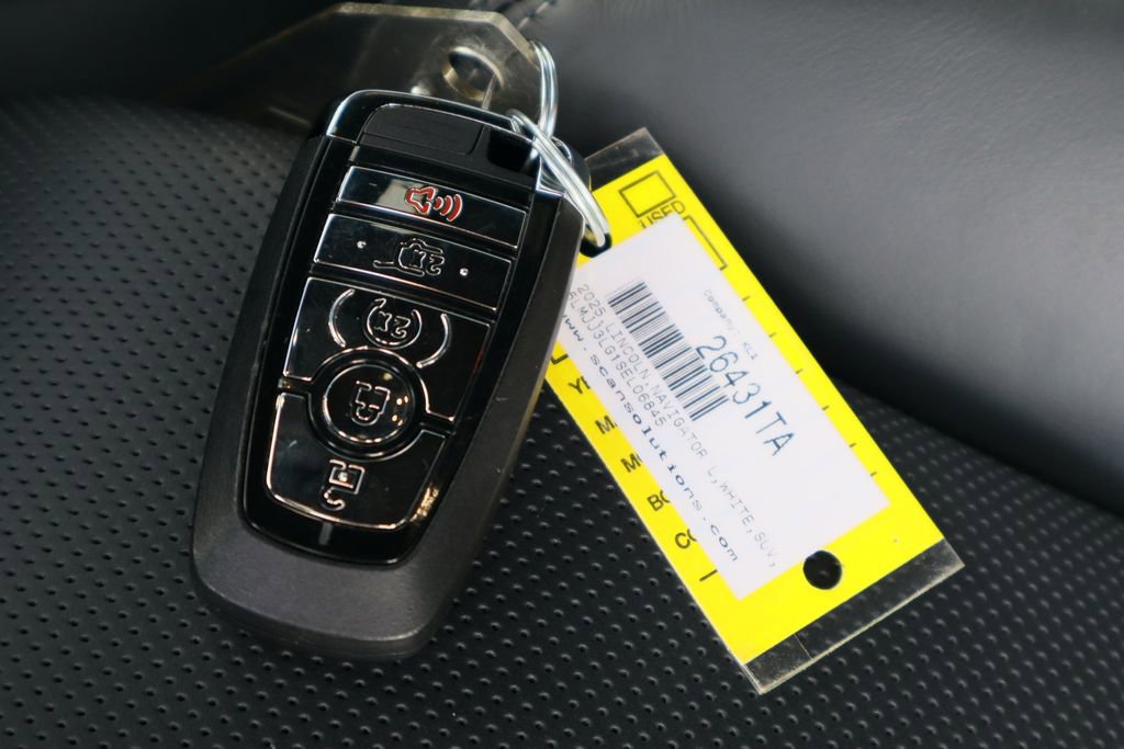 Used 2025 Lincoln Navigator L Reserve w/ Jet Appearance Package image 41