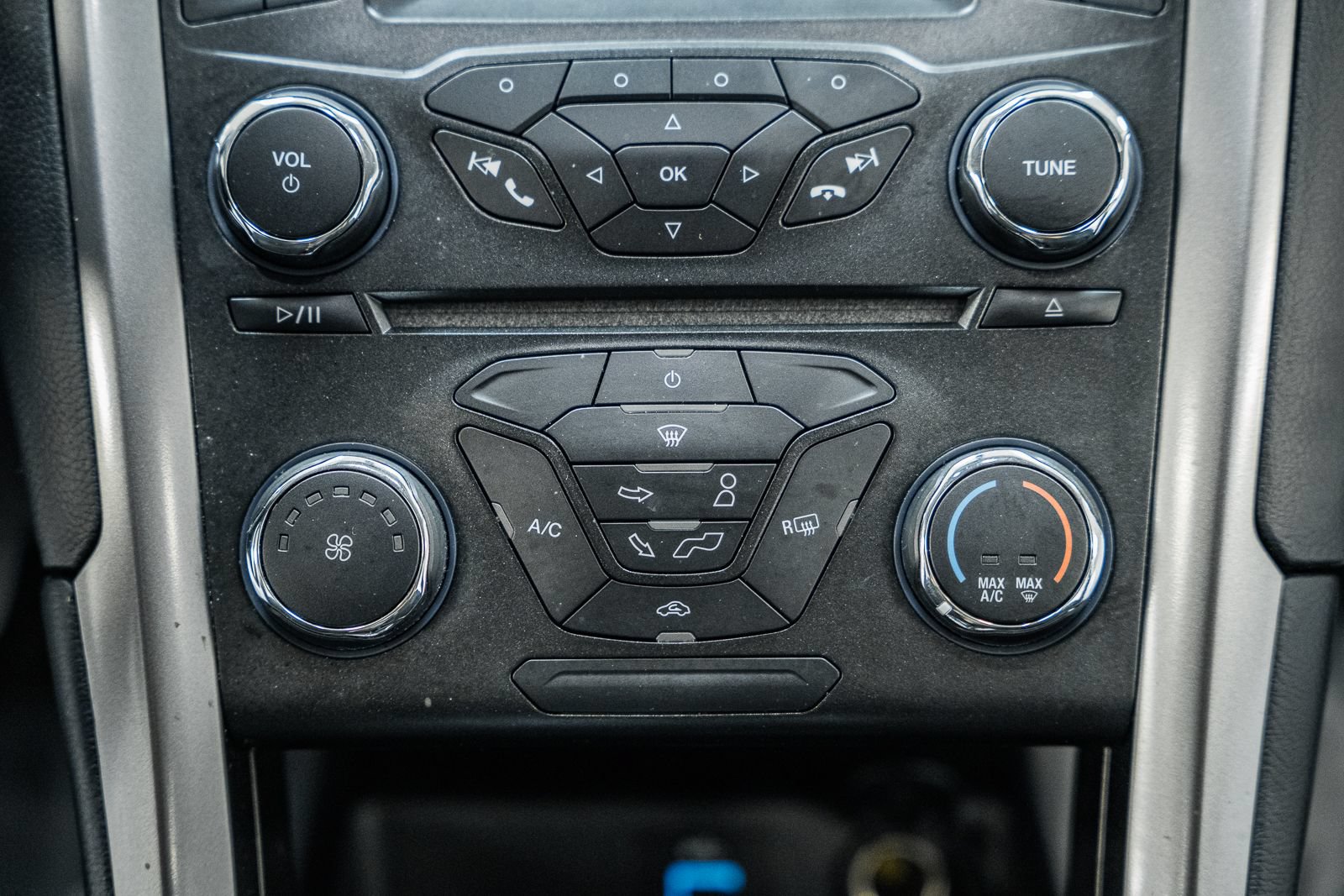 Used 2017 Ford Fusion SE FWD image 26