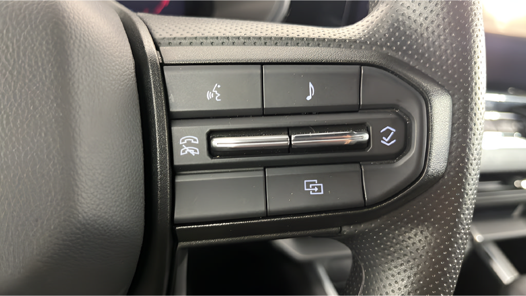 Used 2025 Chevrolet Colorado Trail Boss AWD/4WD image 27