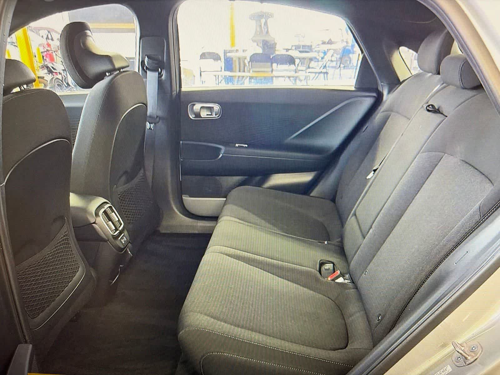 Used 2024 Hyundai Ioniq 6 SE RWD image 12