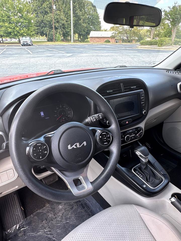 Used 2022 Kia Soul LX FWD image 10