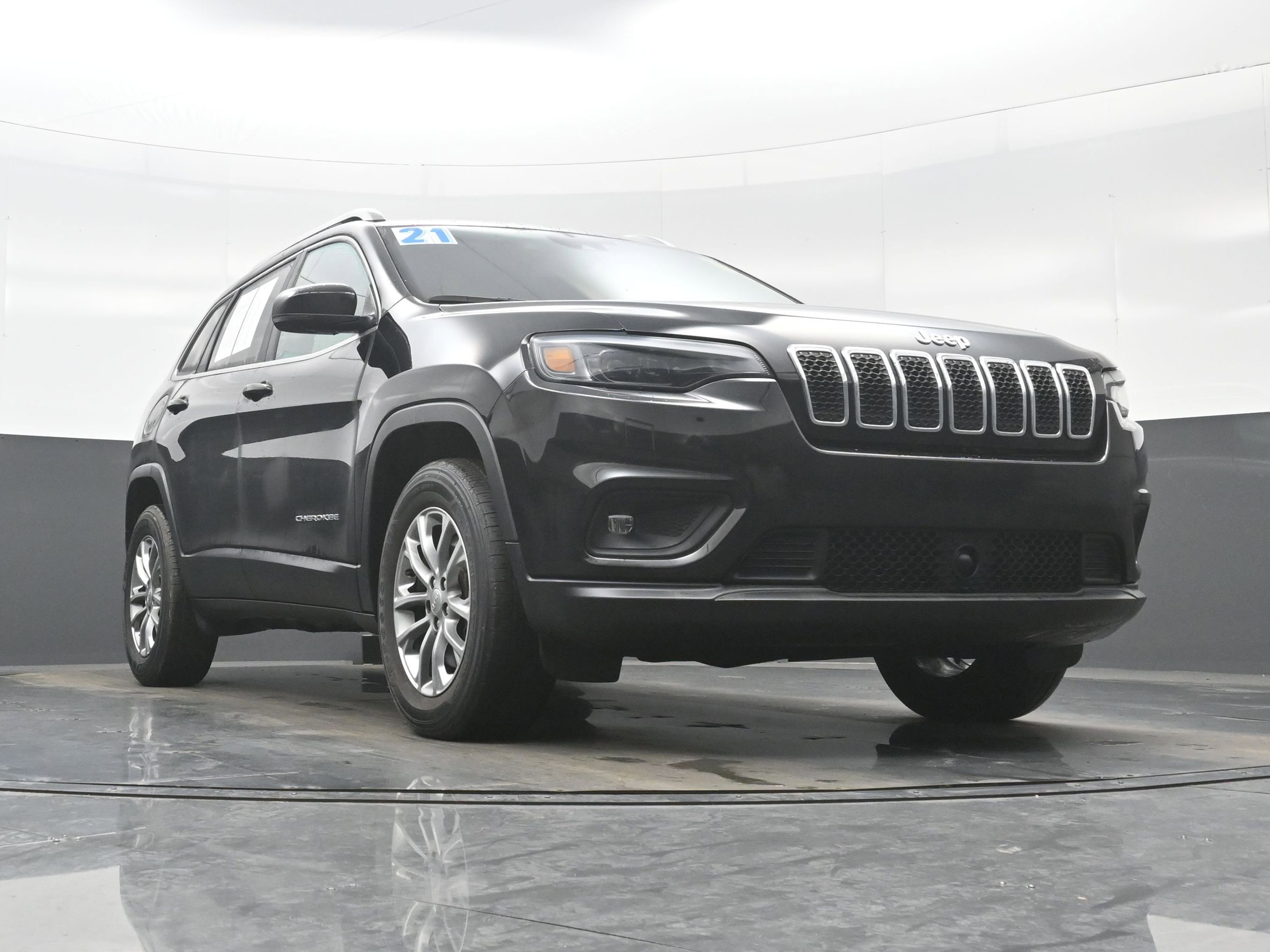 Used 2021 Jeep Cherokee Latitude Lux w/ Mopar Interior Package image 31
