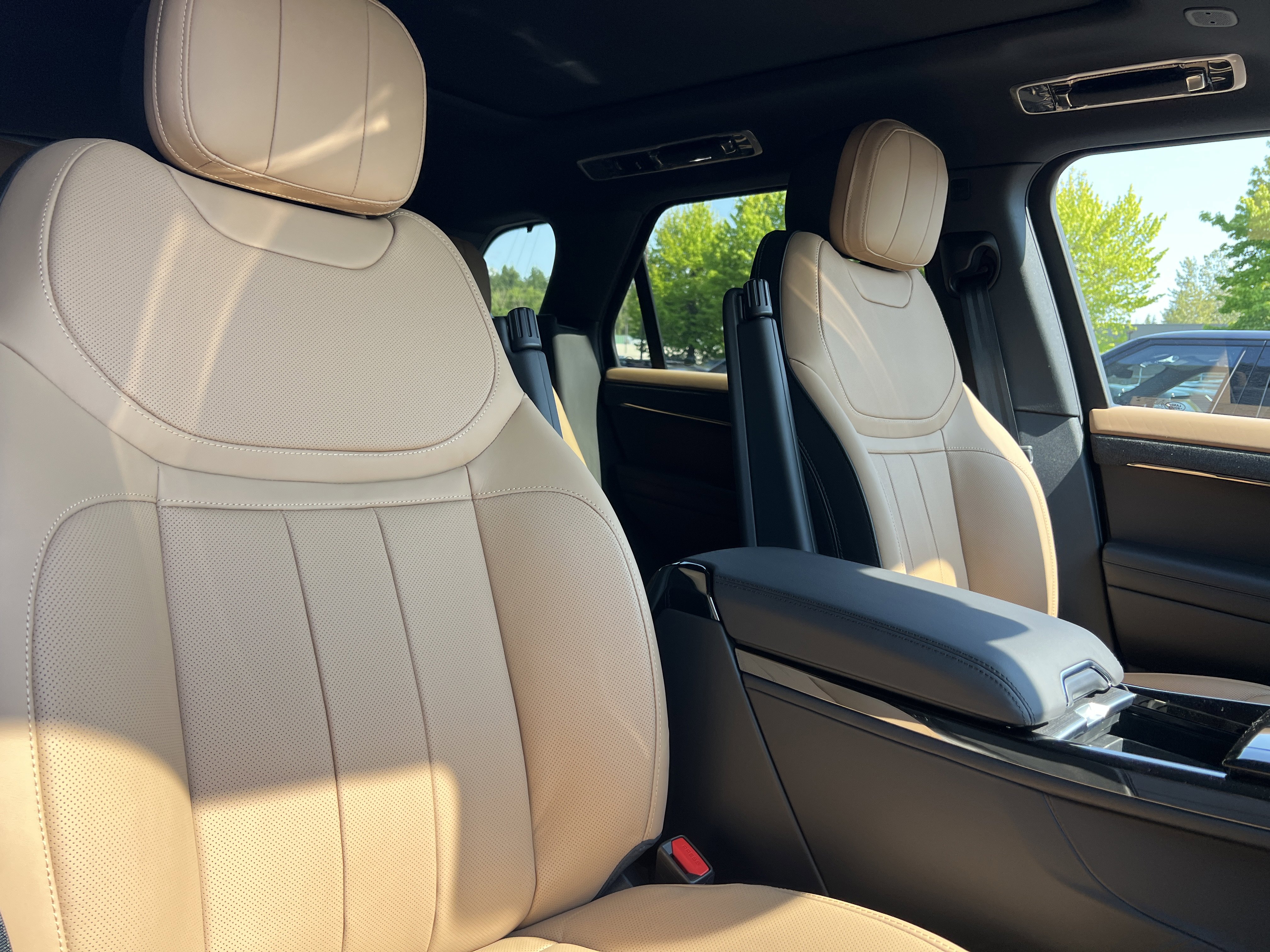 New 2025 Land Rover Range Rover Sport Dynamic SE AWD/4WD image 12