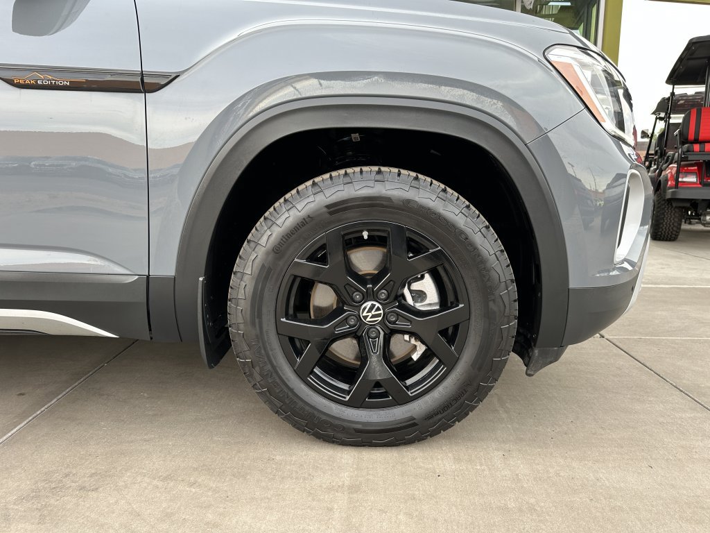 Used 2024 Volkswagen Atlas Peak Edition SE AWD/4WD image 5