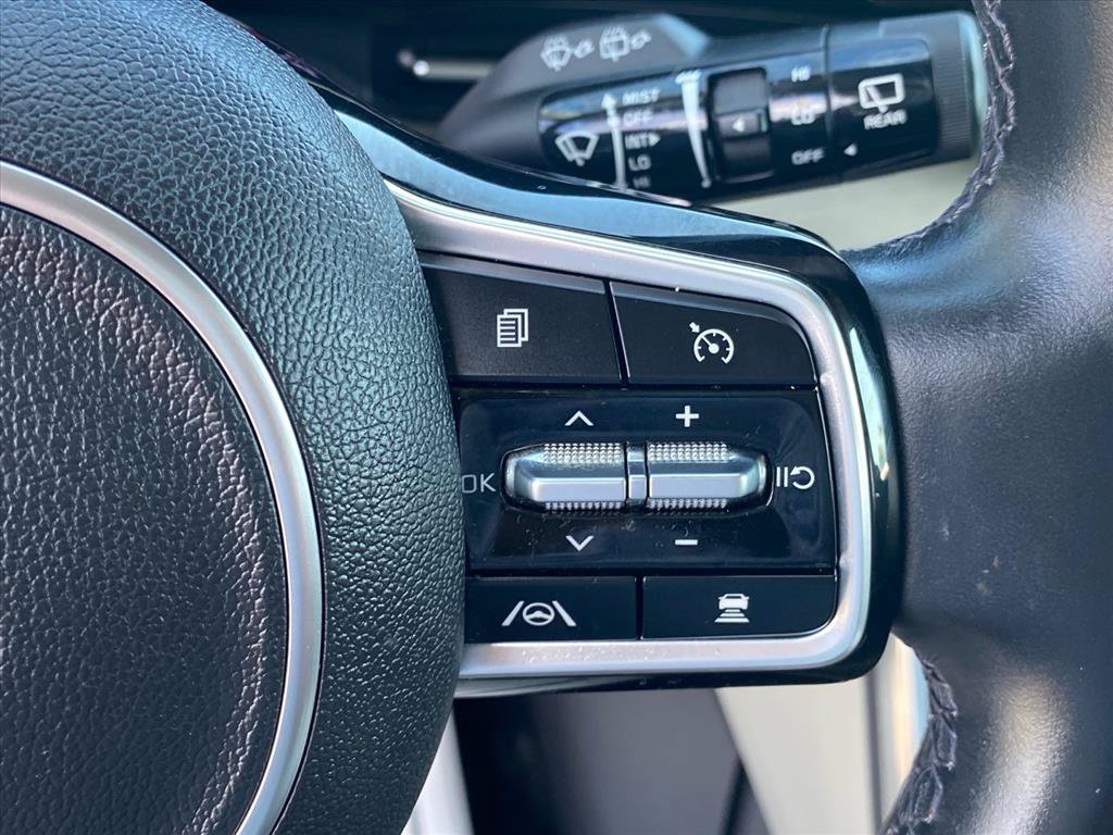 Certified 2022 Kia Carnival EX FWD image 18
