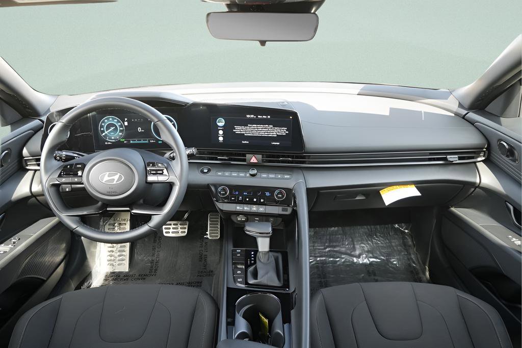 Used 2025 Hyundai Elantra SEL FWD image 17