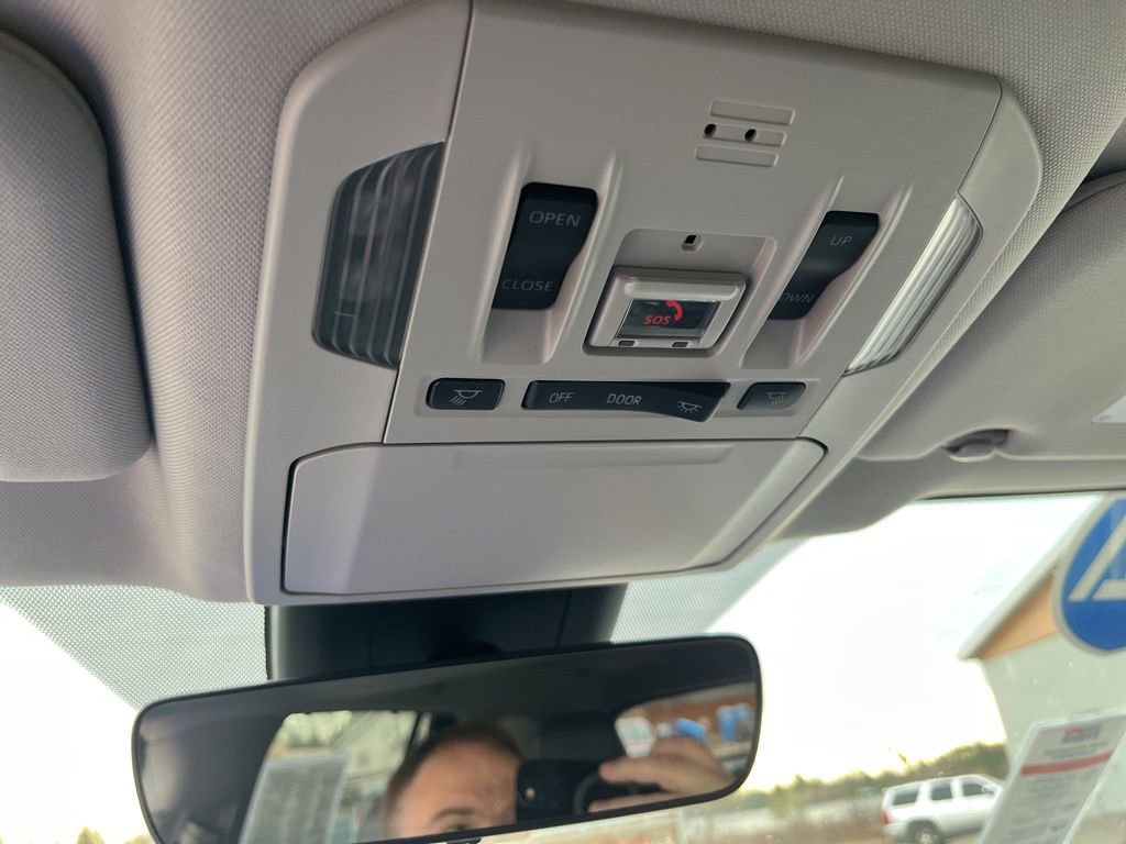Used 2021 Toyota Highlander XLE image 17
