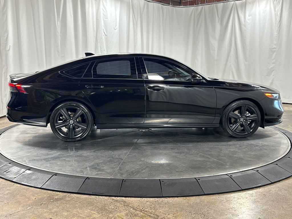 Used 2023 Honda Accord Sport image 9