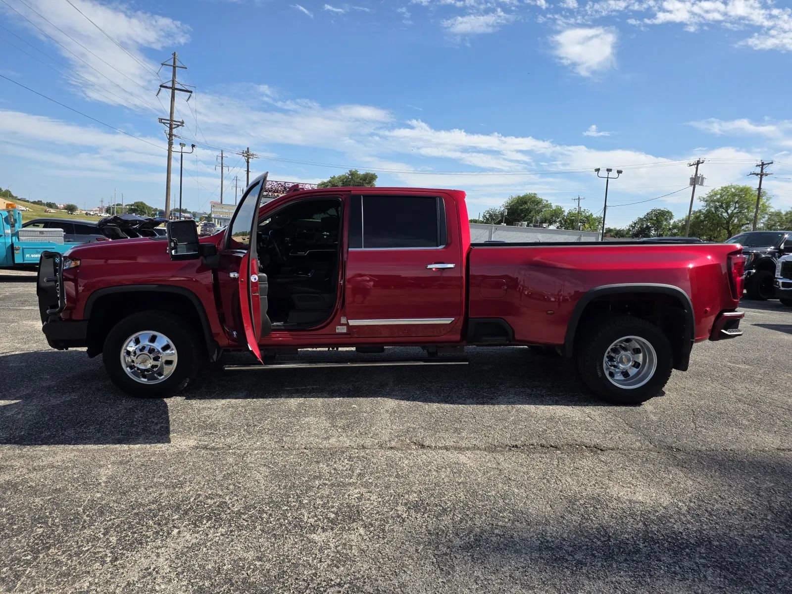 Used 2025 Chevrolet Silverado 3500 High Country w/ Technology Package AWD/4WD image 9