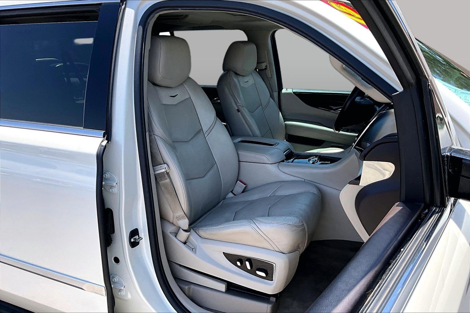 Used 2015 Cadillac Escalade ESV Luxury AWD/4WD image 7