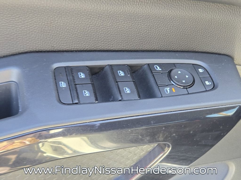Used 2025 Nissan Pathfinder SV image 22