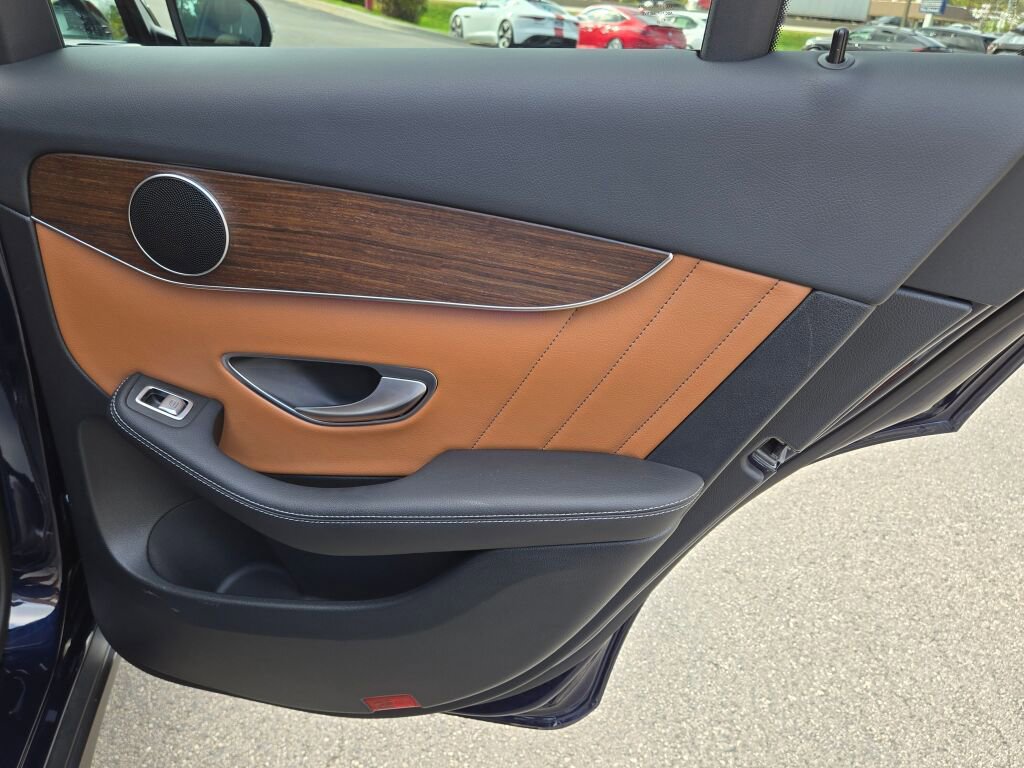 Used 2021 Mercedes-Benz GLC 300 4MATIC image 12