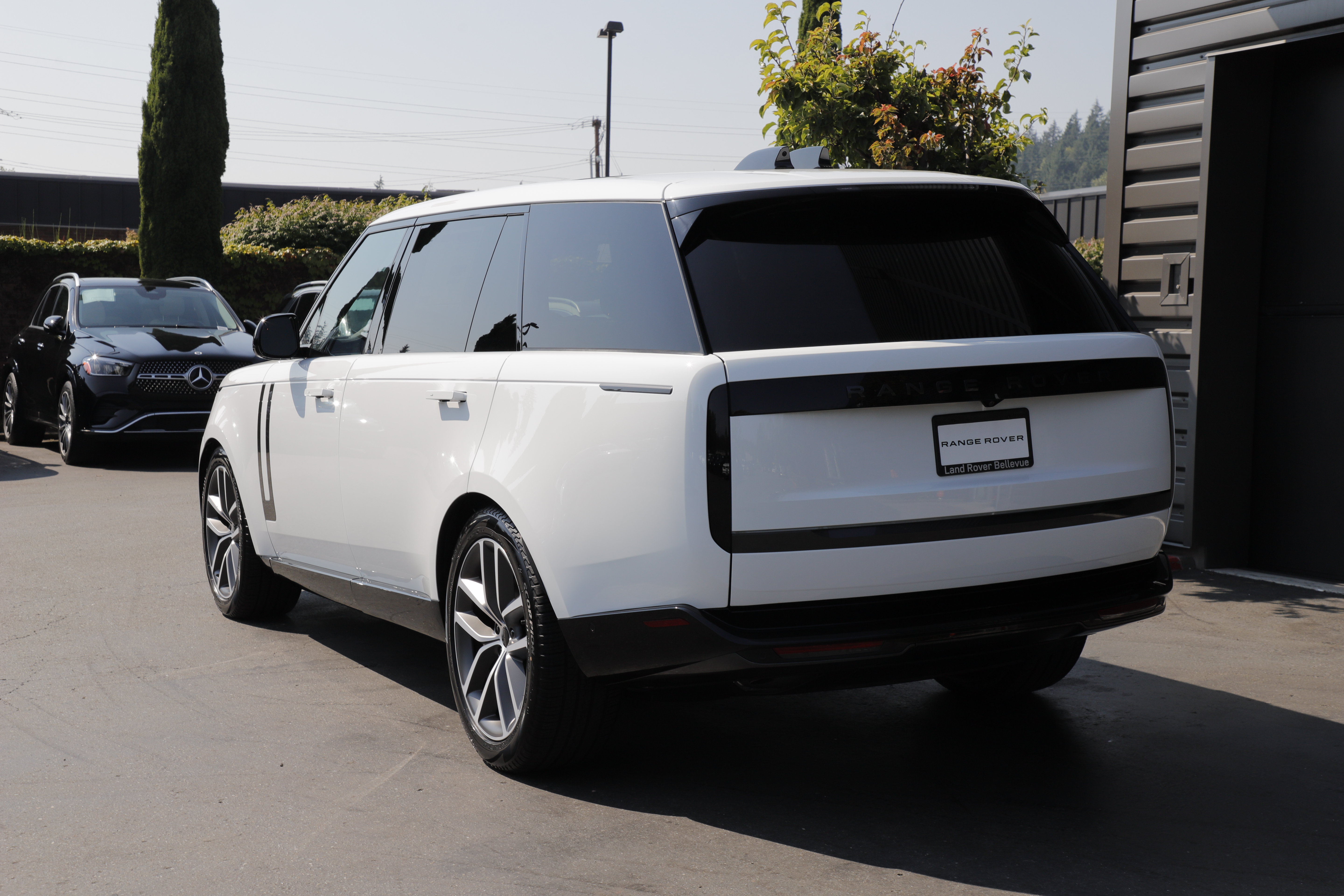 New 2026 Land Rover Range Rover Long Wheelbase SE AWD/4WD image 6