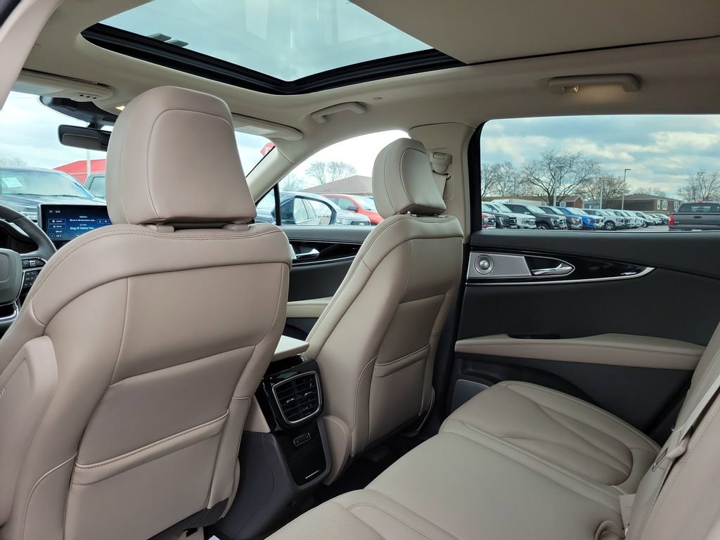 Certified 2023 Lincoln Nautilus Reserve w/ Equipment Group 202A image 15