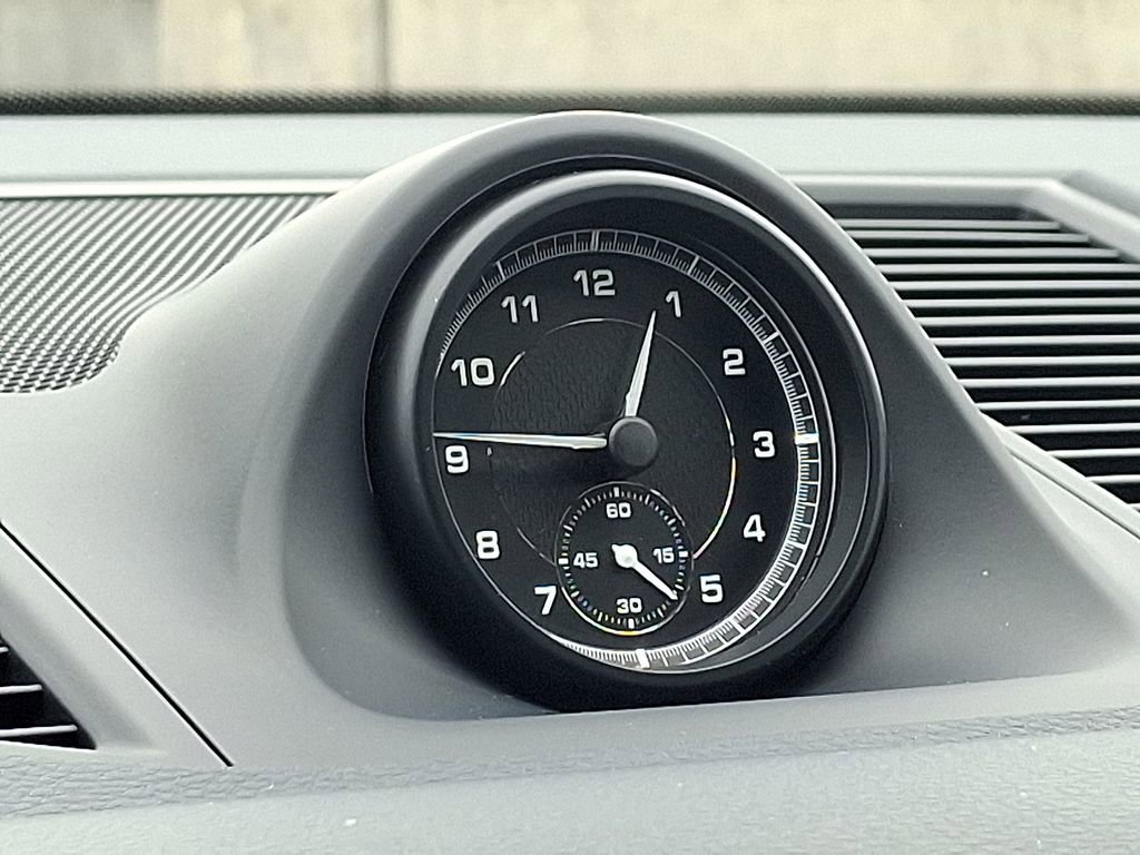 Certified 2025 Porsche Macan image 28