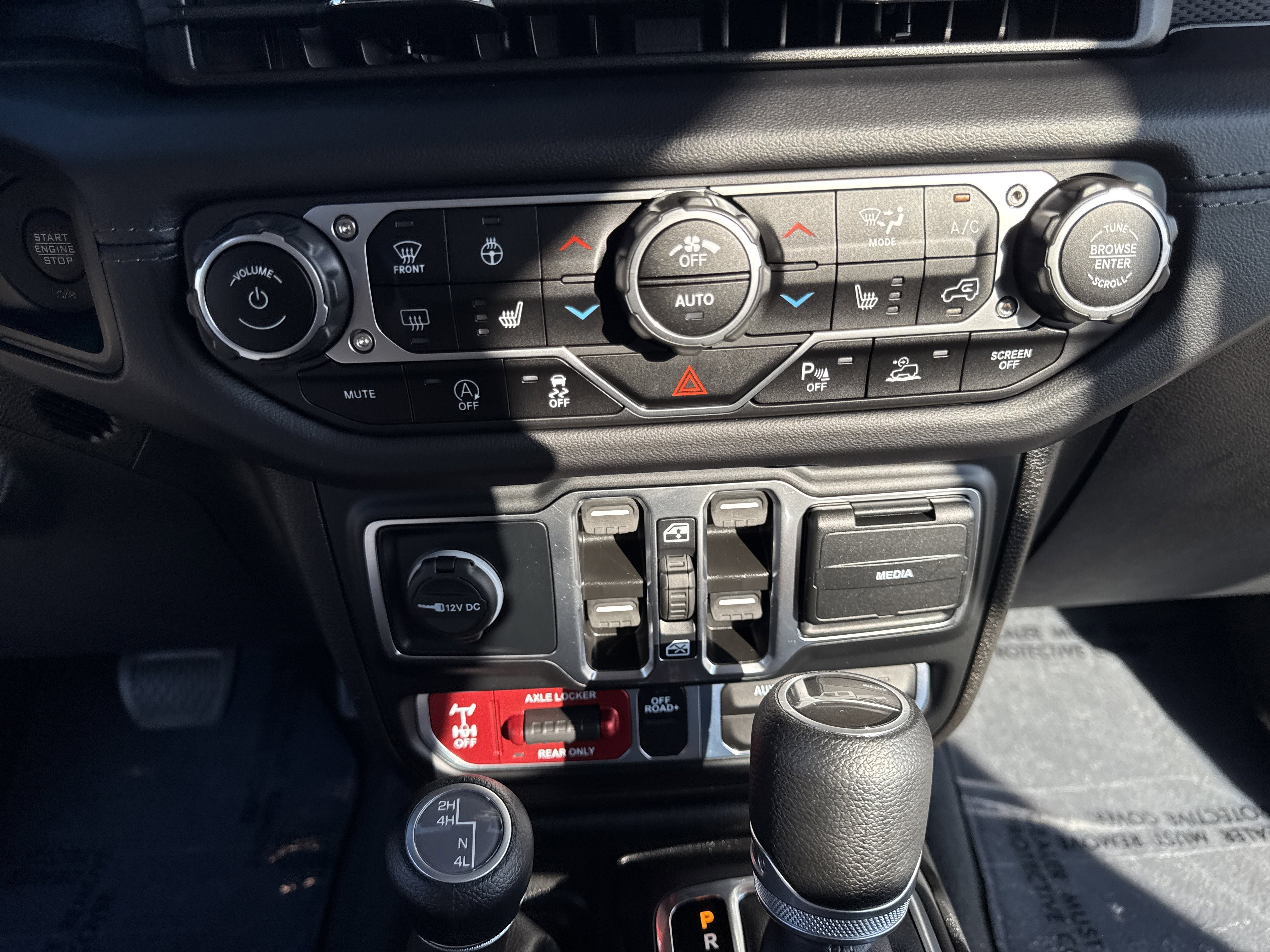 Used 2024 Jeep Gladiator Mojave w/ Safety Group image 23