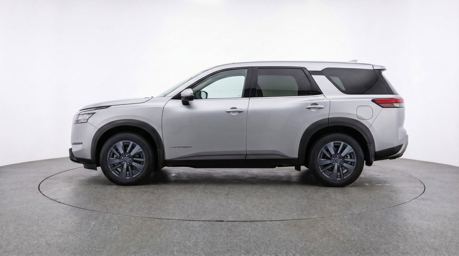 Used 2025 Nissan Pathfinder SV image 5