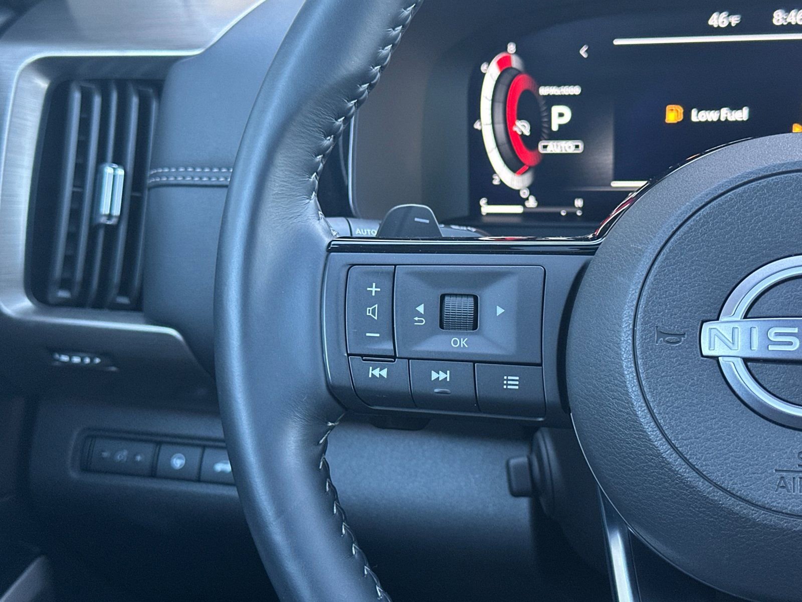 Used 2025 Nissan Pathfinder Platinum image 28