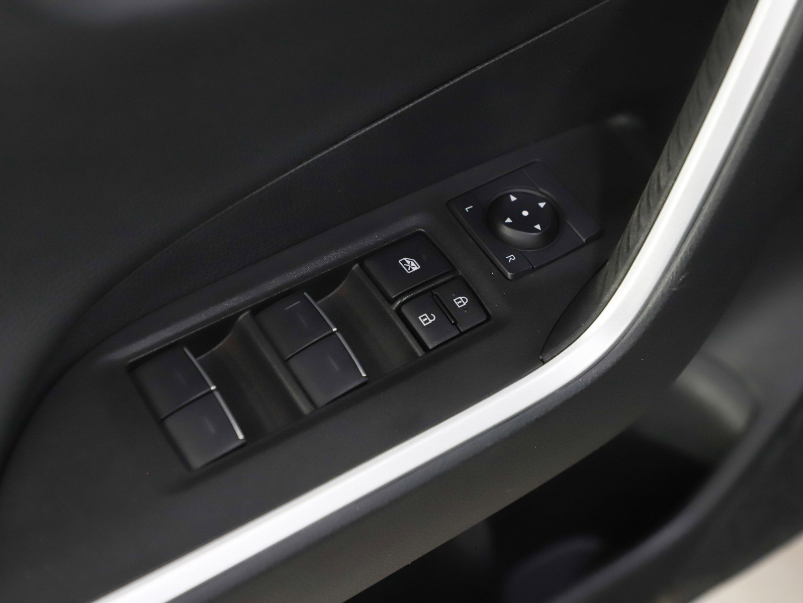 Used 2025 Toyota RAV4 Limited w/ Weather Package image 20