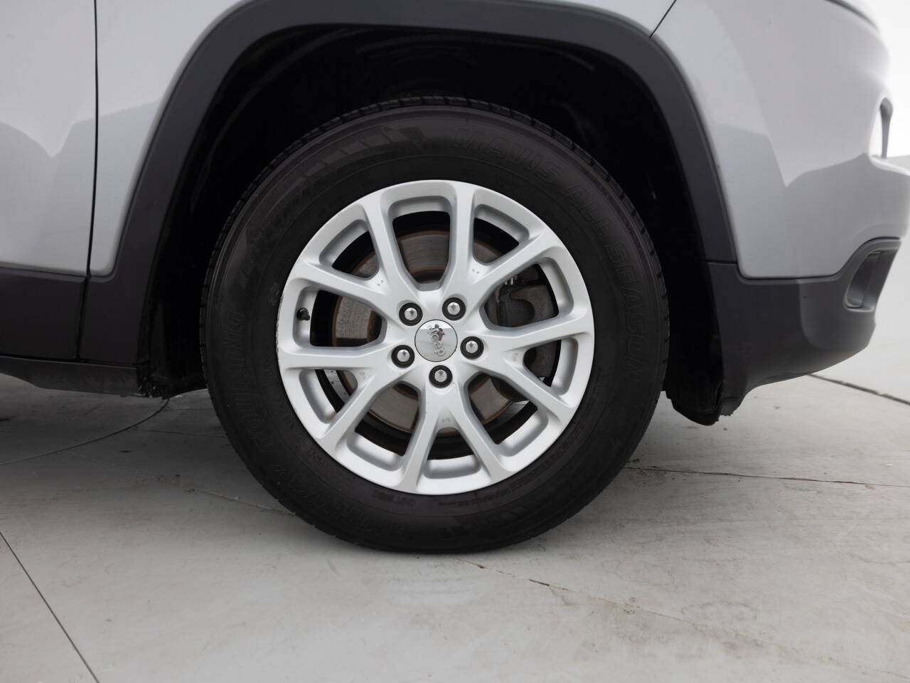 Used 2015 Jeep Cherokee Latitude w/ Comfort/Convenience Group AWD/4WD image 18