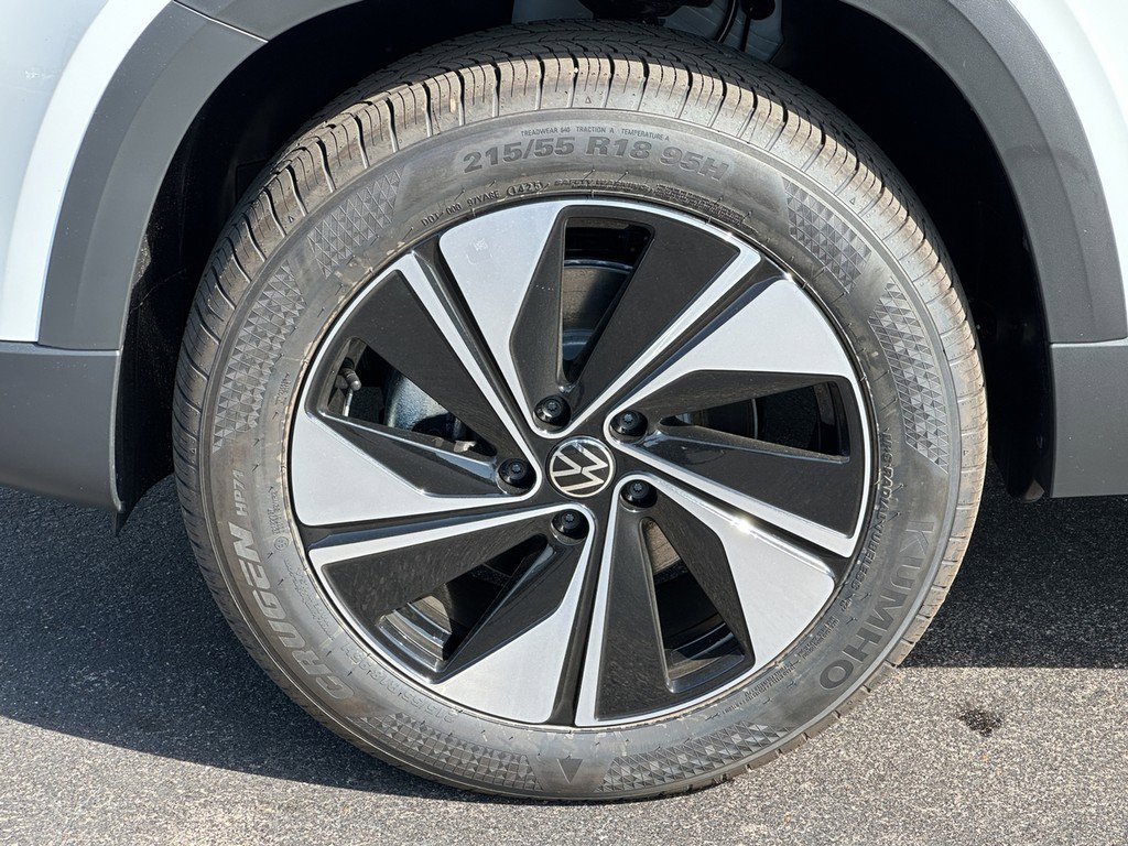 New 2025 Volkswagen Taos SE image 6