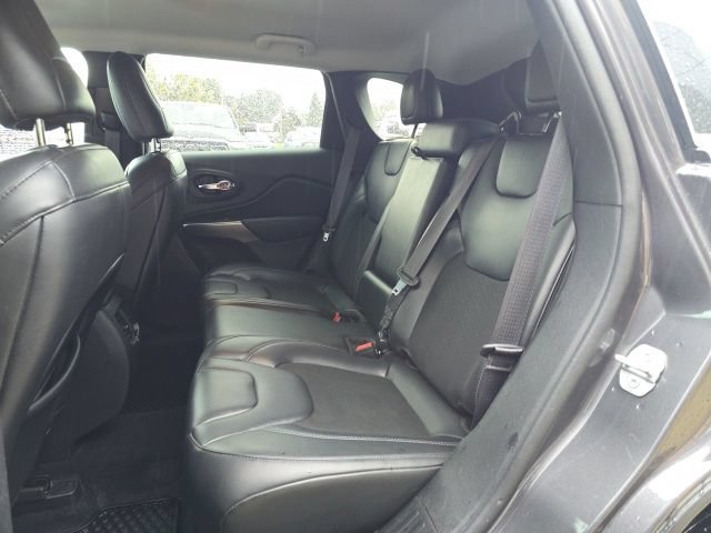 Used 2020 Jeep Cherokee Latitude Plus w/ Cold Weather Group AWD/4WD image 26