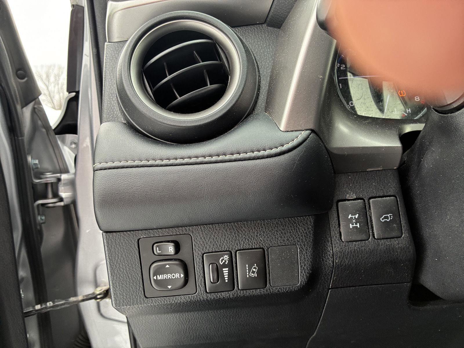 Used 2018 Toyota RAV4 Limited image 20