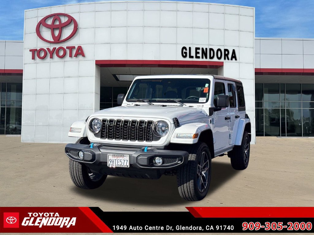 Used 2024 Jeep Wrangler Unlimited w/ Convenience Group AWD/4WD image 4